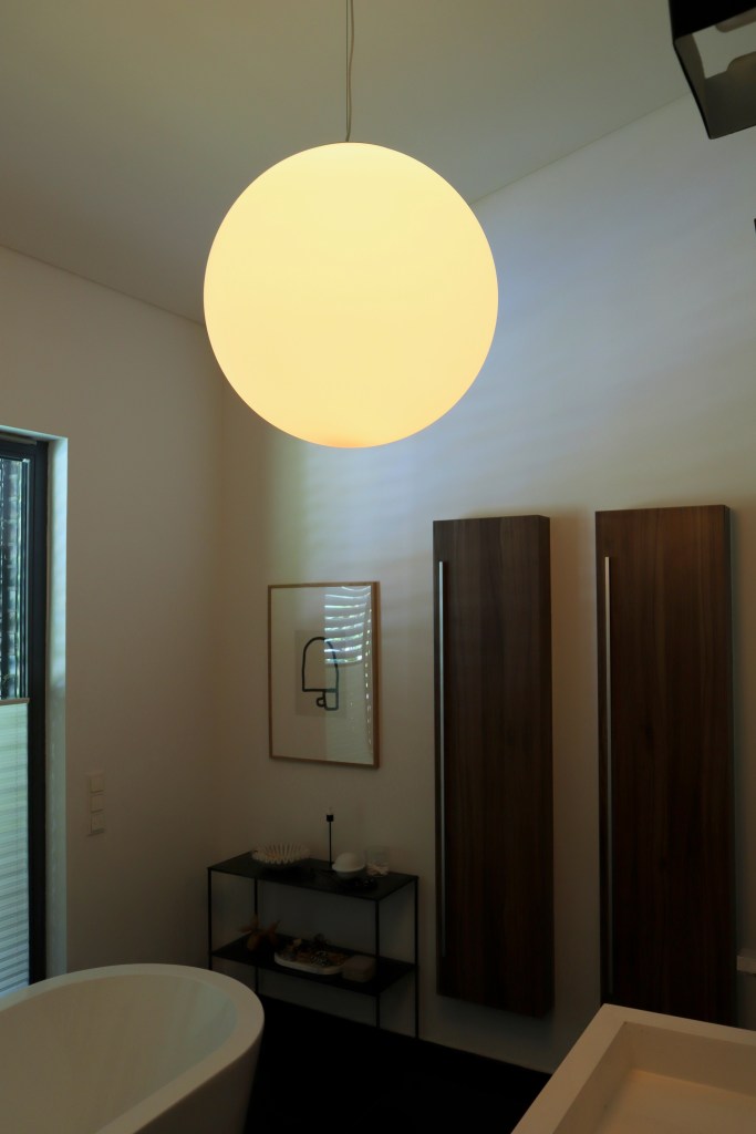 LUMIÈRE Design Erfahrung - Zenya Leuchte im Badezimmer.