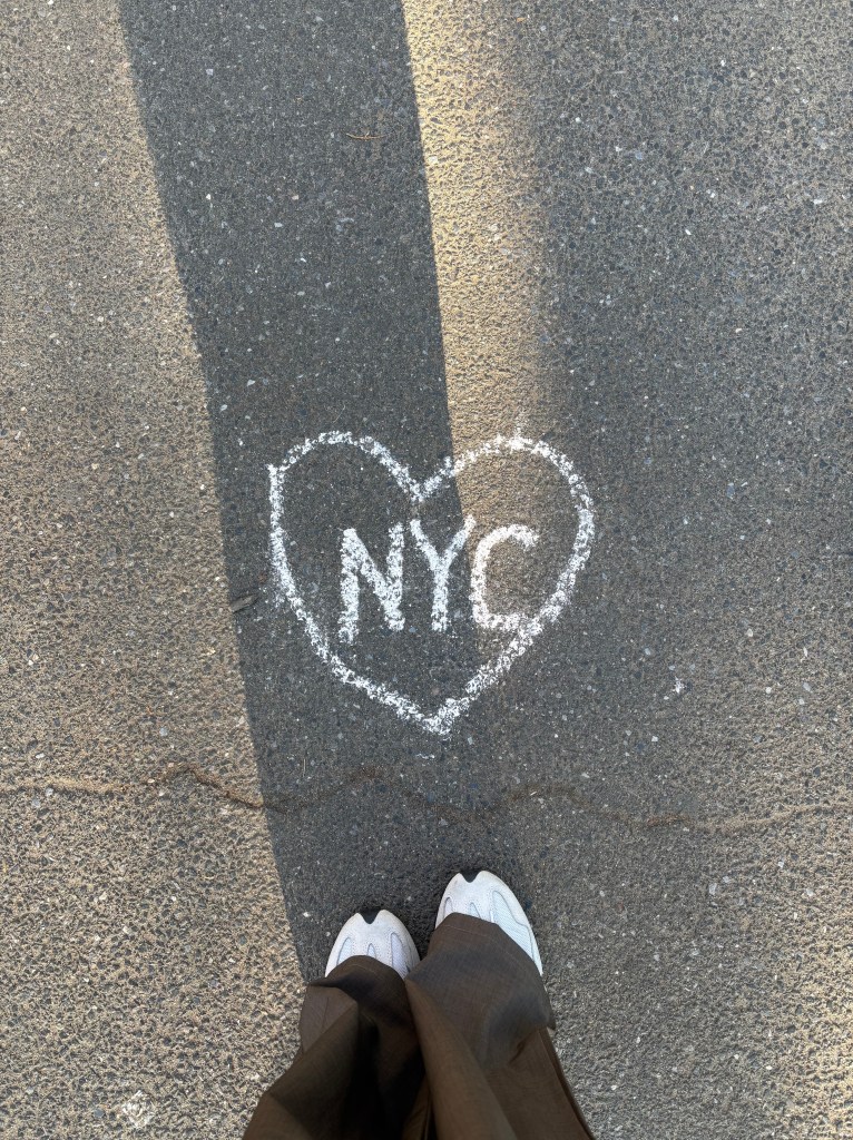 NYC ein Herz auf dem Boden im Central Park