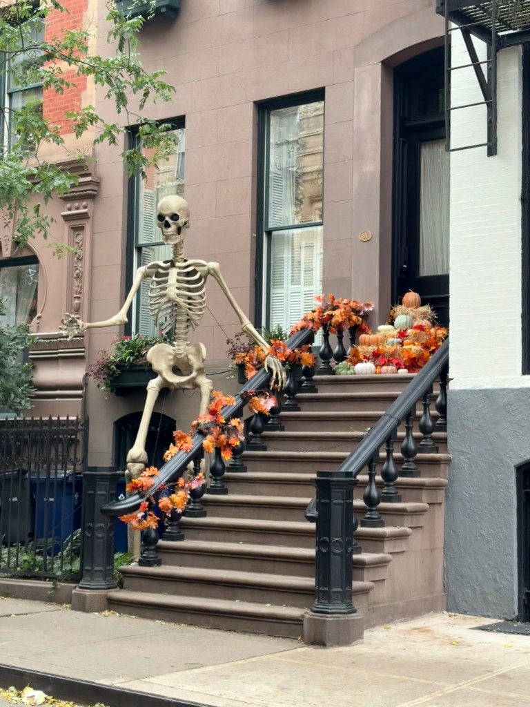 Perry Street NYC Halloween Dekoration
