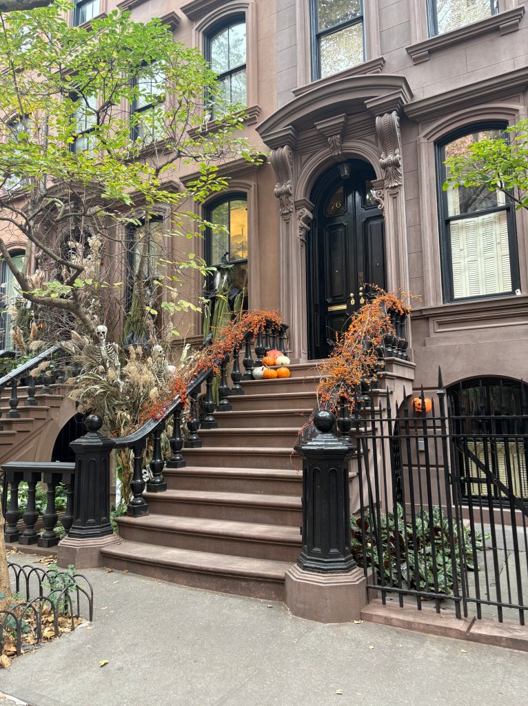 Perry Street NYC Halloween Dekoration