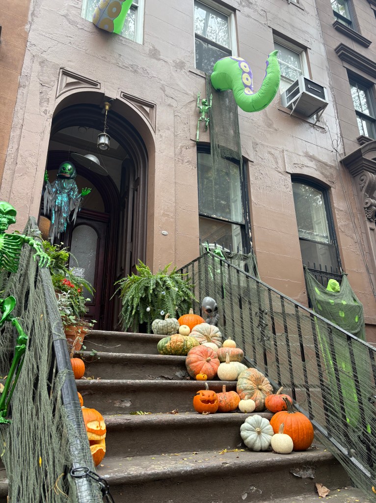 Perry Street NYC Halloween Dekoration